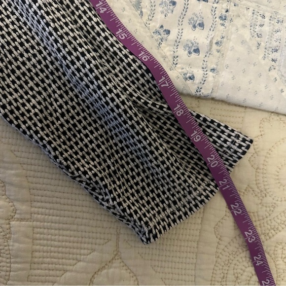 Black and white oversized comfy sweater plus side buttons size XL - Picture 6 of 7